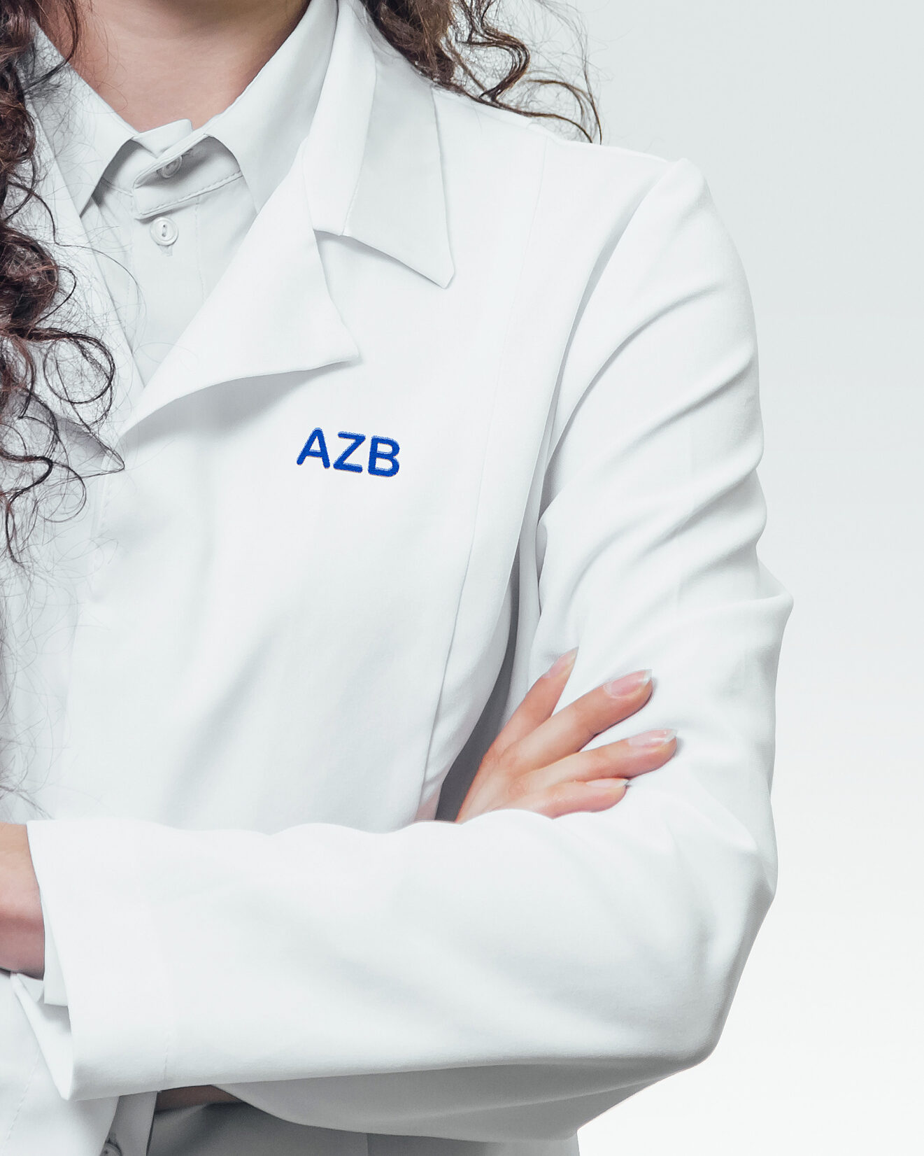 Firmen-Bekleidung mit dem Logo des AZB.