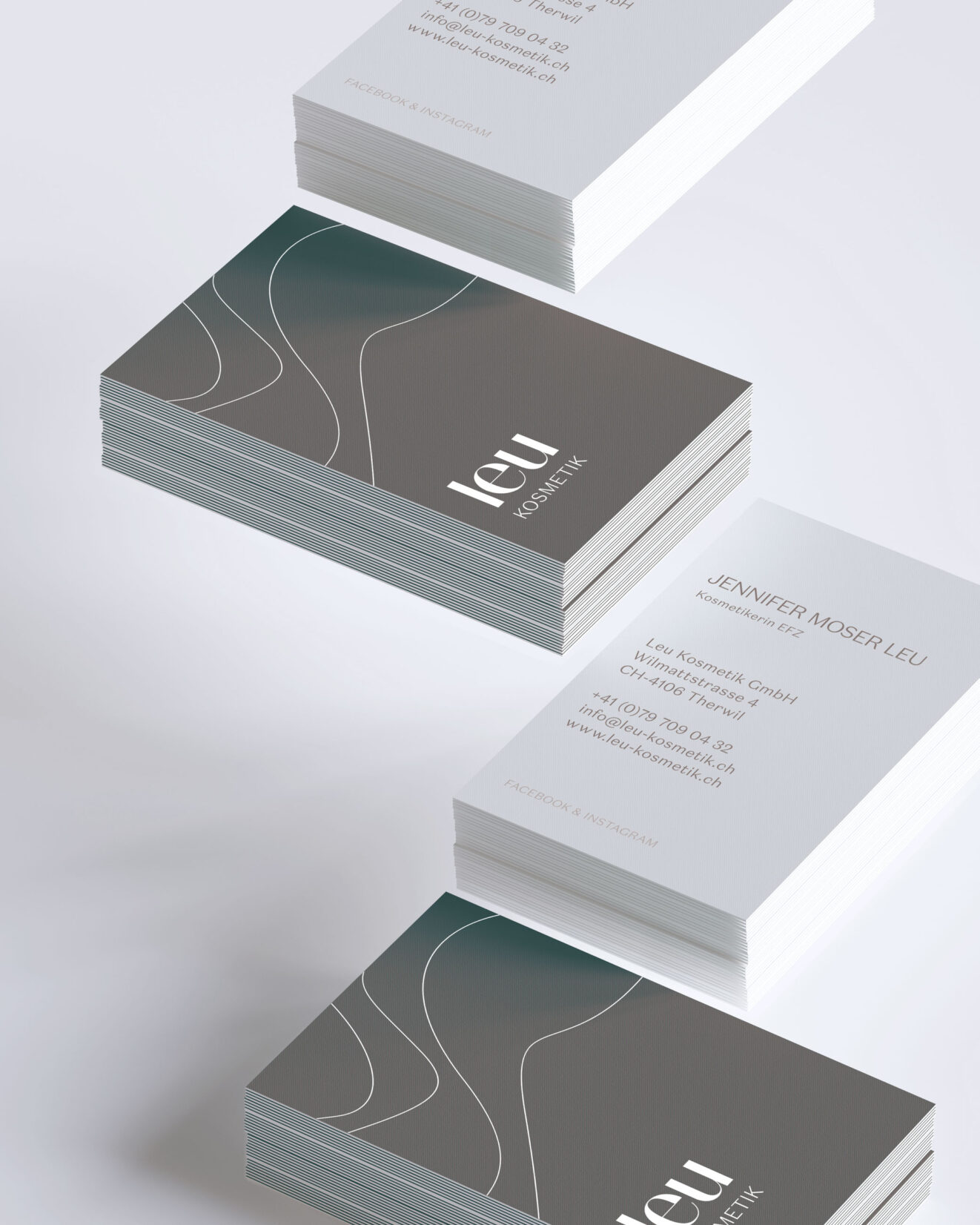 Visitenkarten mit Logo und Grafik-Element gestaltet von Grafikdesign Cueni Basel.